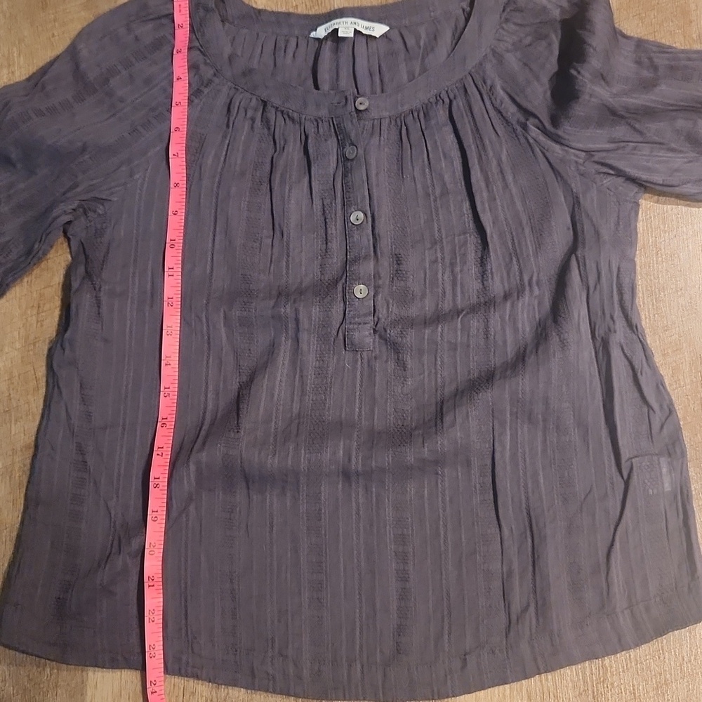 ELIZABETH AND JAMES- Short Sleeve Gray Sheer Blouse. Size XS - Picture 5 of 7